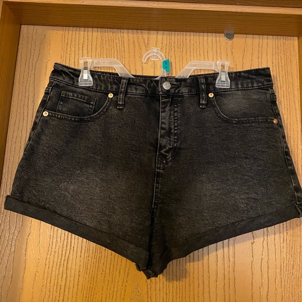 Black distressed shorts